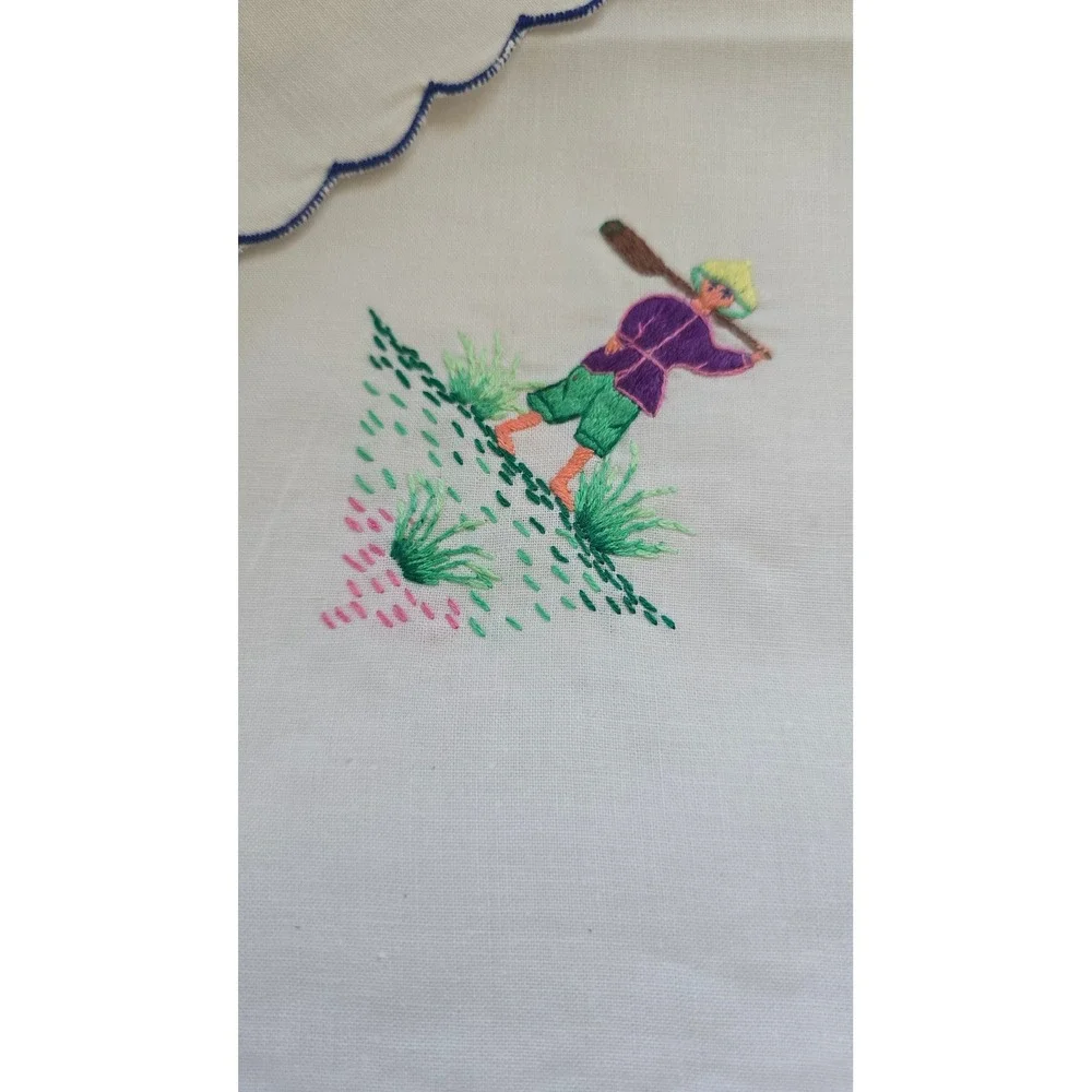 Vintage Hand Embroidered Napkins Scalloped Edge Set of 8 Folk Art Farm Scenes